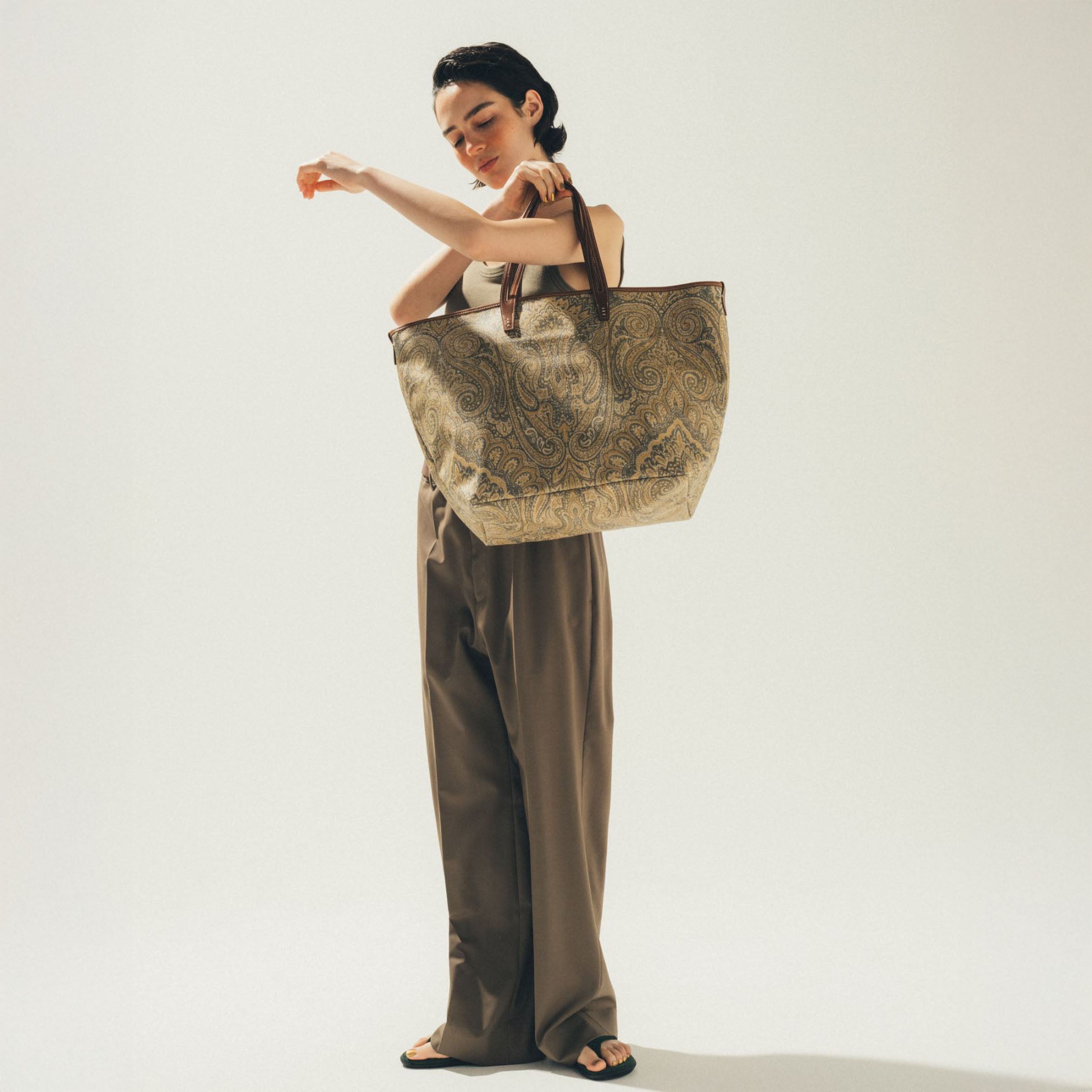 Ratti and Paisley（洋書）ラッティとペイズリー（大型本） ROAM YELLOW PAISLEY – A VACATION